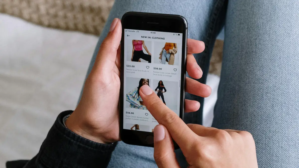 User exploring how to start an e-commerce business